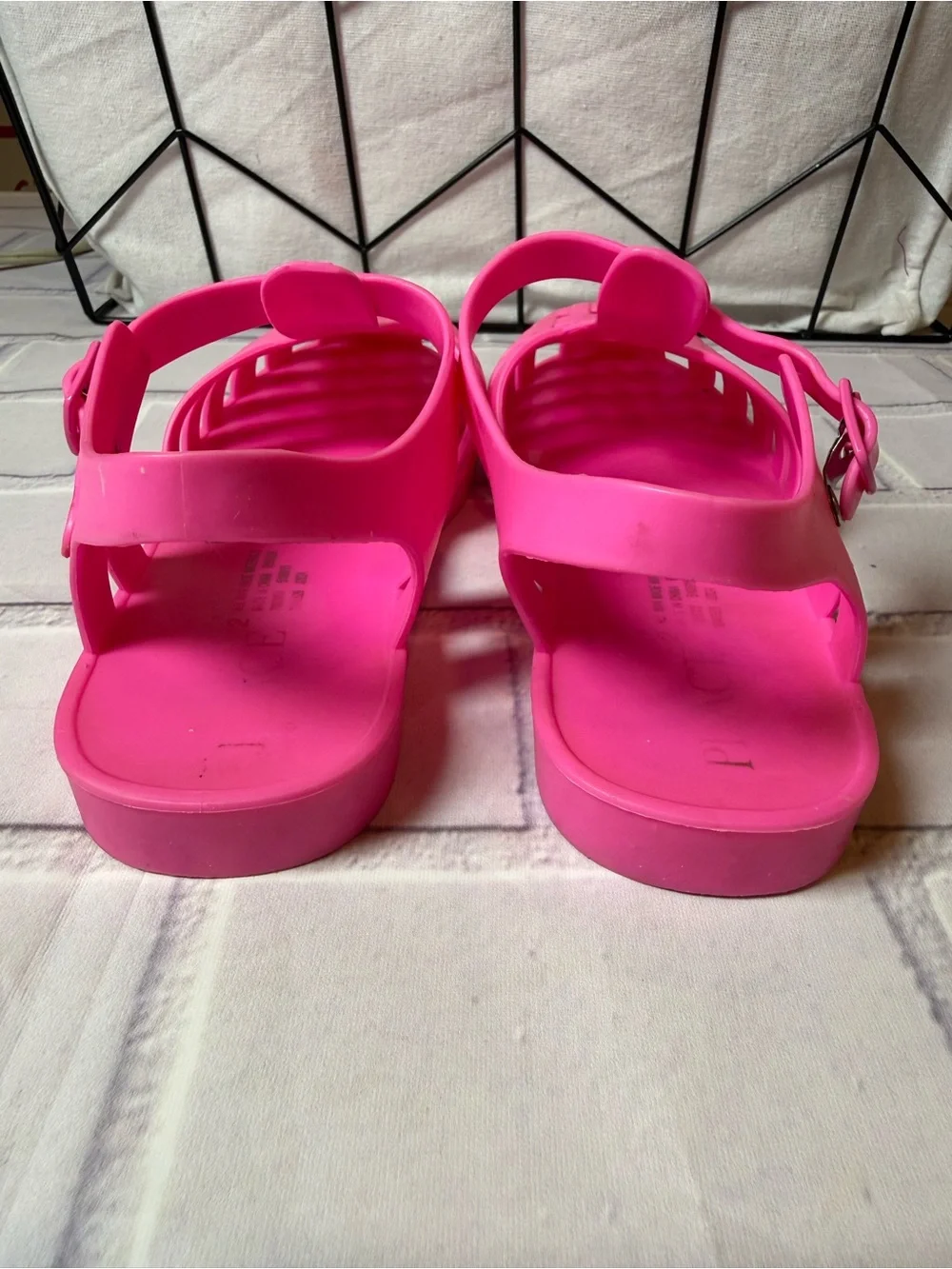 The Children’s Place Girls Jelly Sandals Size 2 Hot Pink Beach Water Shoes